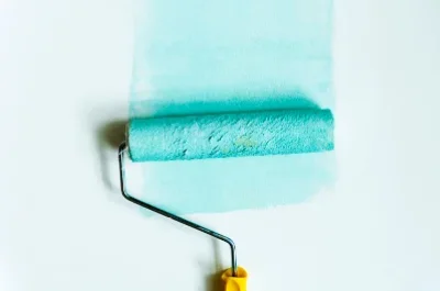 Peinture intérieure à Dému — murs, plafonds et boiseries